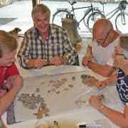 AVE_Scherbenwaschen_Museum_Erding_06-2014_Bild__014