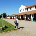 Rekonstruktionsbau der römischen 'Herberge' an der Stadtmauer der Colonia Ulpia Traiana