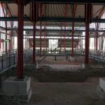 Der Schutzbau über den Überresten der Therme