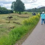 In der Mitte Nachbau der Grabkammer