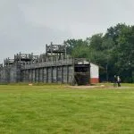 Auf dem Ausstellungsgelände rekonstruierte Graben-Wallanlage