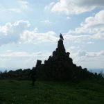 Fliegerdenkmal mit der Adler-Skulptur